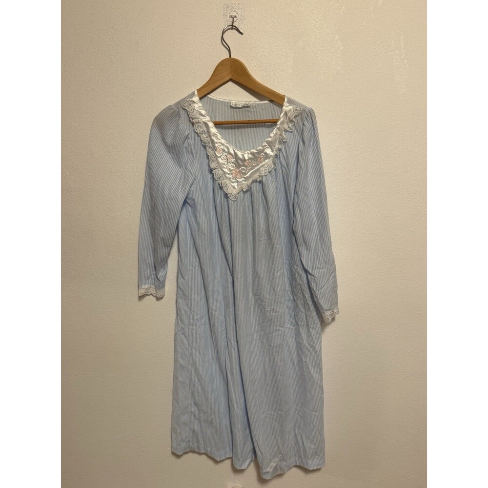 Vintage Komar Women's Long Nigh Gown blue/white with lace trim, Size Medium -USA